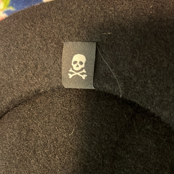 Sourpuss Embroidered Bat Beret - Picture 4 of 5